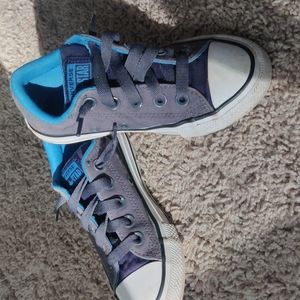 Converse sneakers sz 12